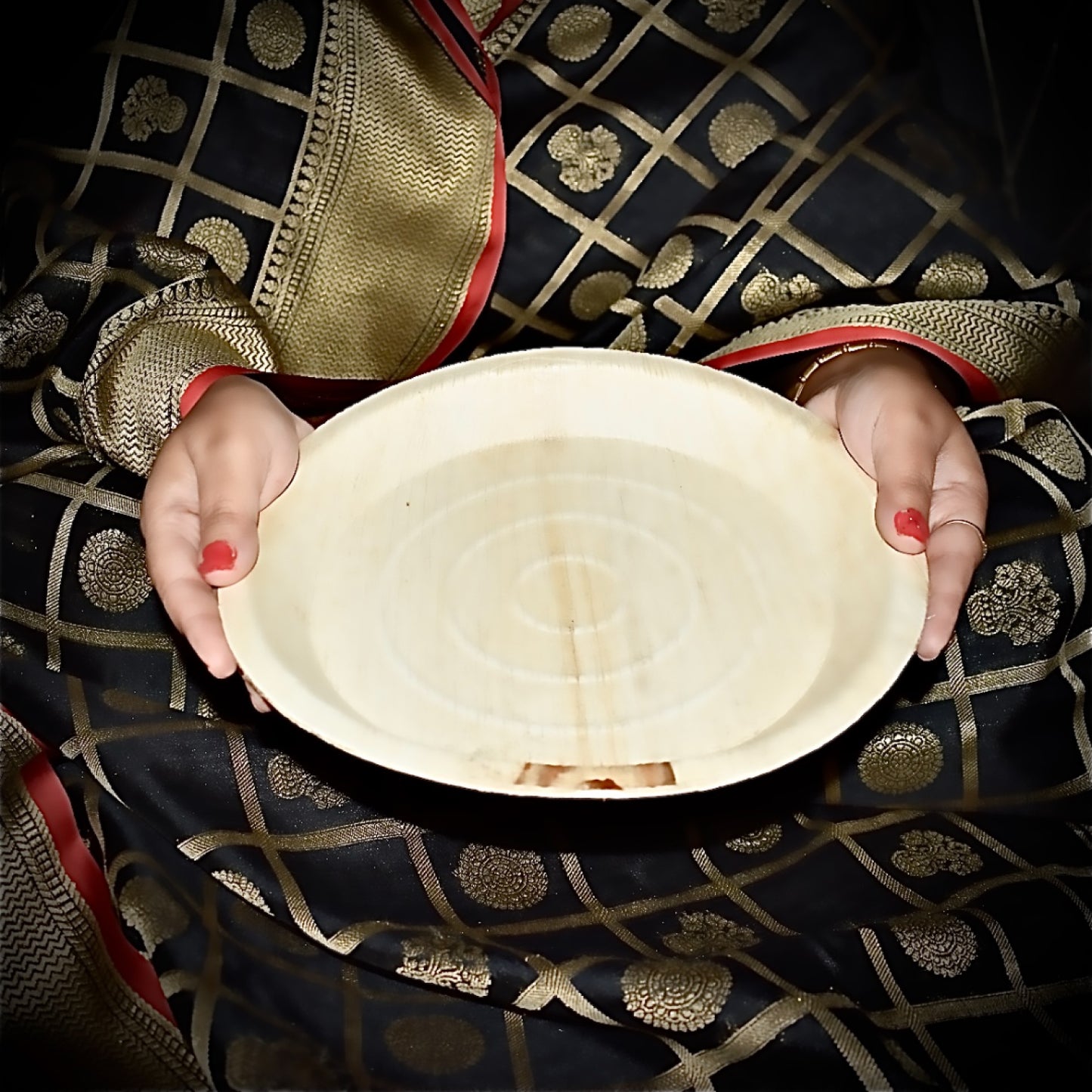 Areca 11 inch round plate made from Areca biodegradable and compostable eco-friendly plate