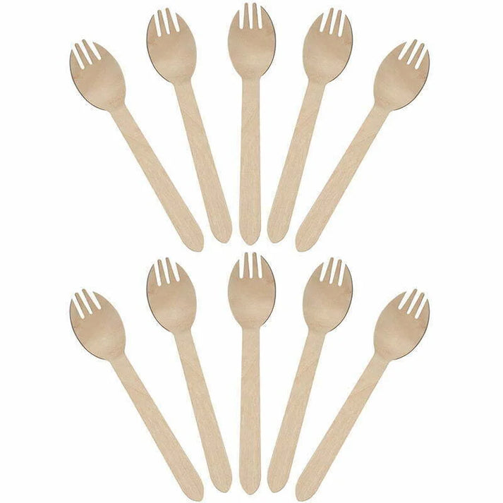 Eco-friendly disposable party pack for picnics and outdoor gatherings